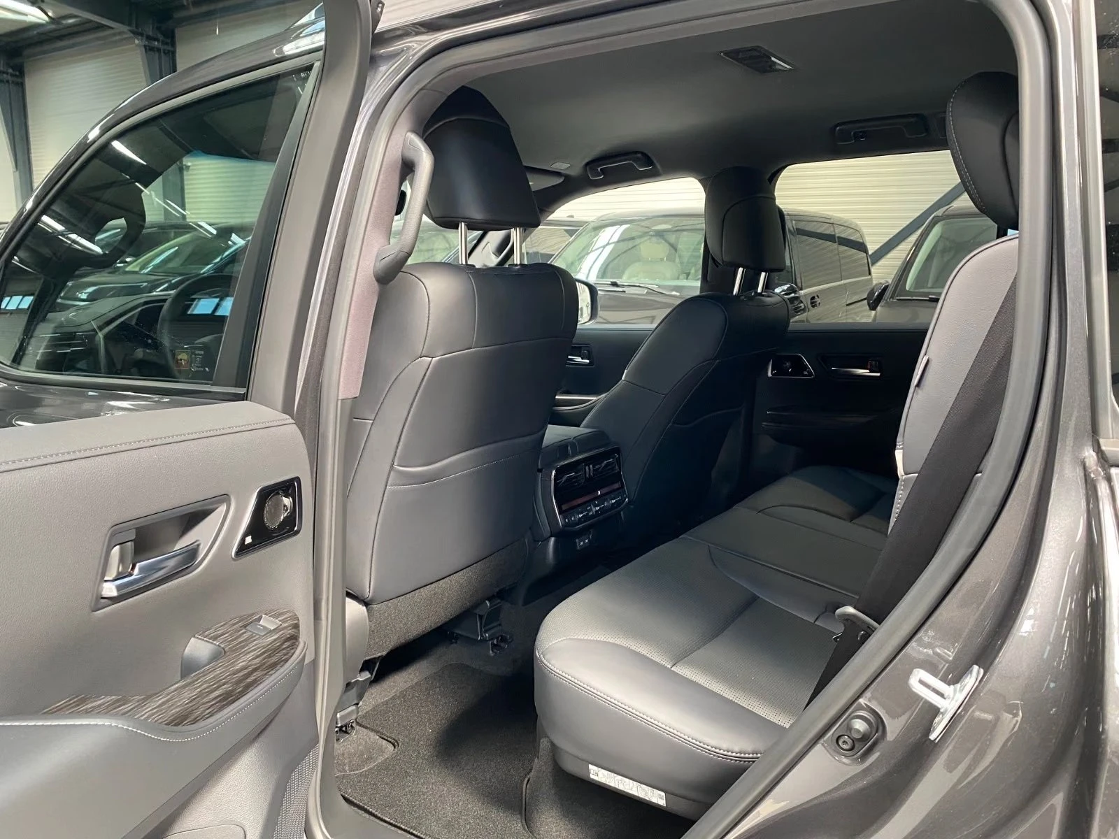 Toyota Land cruiser LC300 / GR SPORT / HUD / JBL / 360 | Mobile.bg � ����������� 15