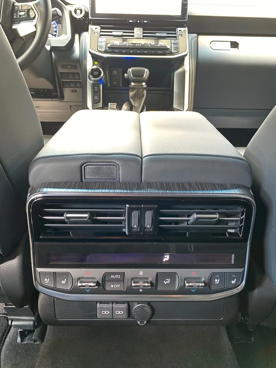 Toyota Land cruiser LC300 / GR SPORT / HUD / JBL / 360 | Mobile.bg � ����������� 17