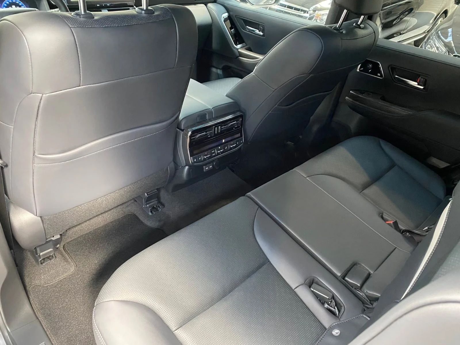 Toyota Land cruiser LC300 / GR SPORT / HUD / JBL / 360 | Mobile.bg � ����������� 16