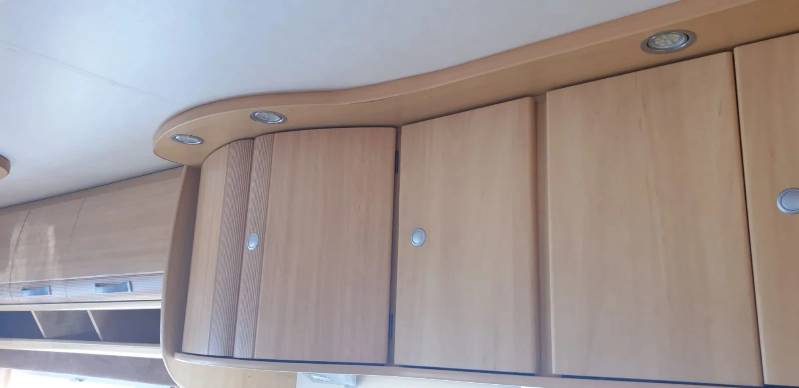 Каравана Dethleffs Rallynomad 470 DD, снимка 12 - Каравани и кемпери - 54062661