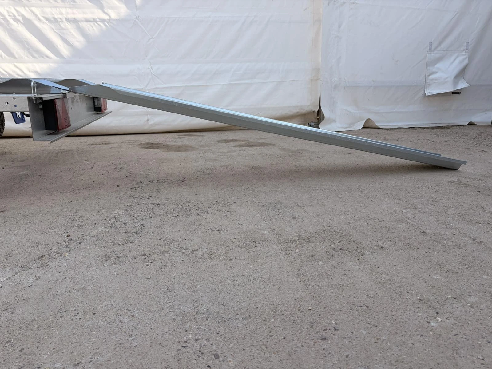 �� ��������� NIEWIADOW �� 1 ���������� B7320M1 | Mobile.bg � ����������� 4