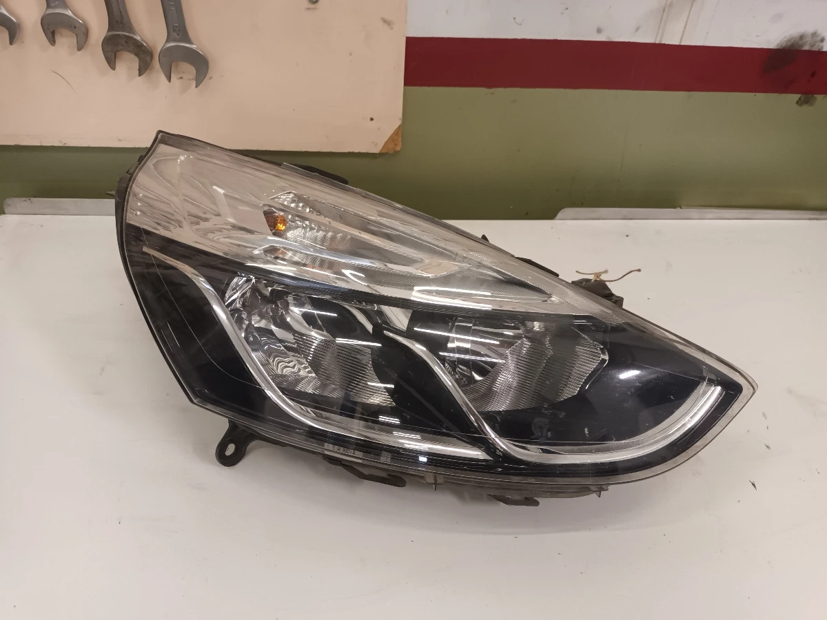 фар десен Рено Клио 1.5дци