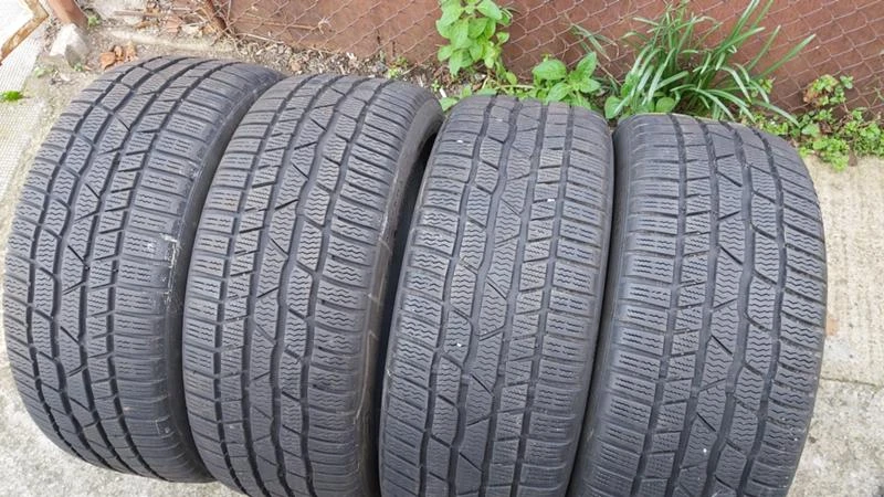 Гуми Зимни 215/45R17, снимка 1 - Гуми и джанти - 27400678