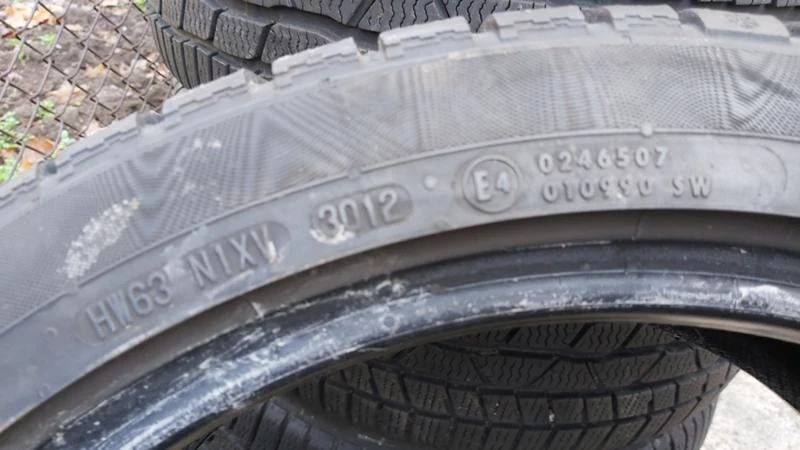 Гуми Зимни 215/45R17, снимка 9 - Гуми и джанти - 27400678