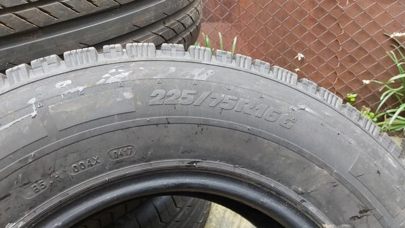 Гуми Зимни 225/75R16, снимка 5 - Гуми и джанти - 28049051