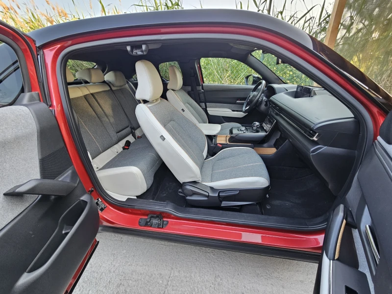 Mazda MX-30 НОВА, ГАРАНЦИЯ, снимка 11 - Автомобили и джипове - 51503721