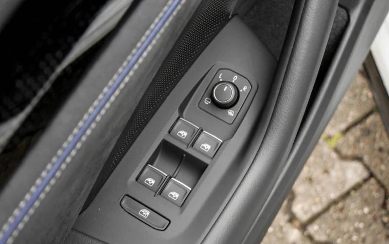 VW Passat 2.0TSI 4MOTION R-LINE HEADUP BLACKSTYLE MATRIX CAM, снимка 4 - Автомобили и джипове - 51508840