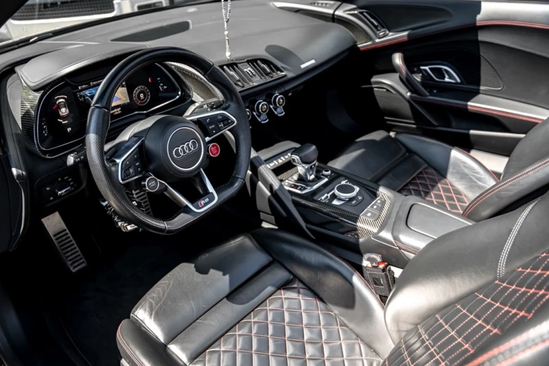 Audi R8 CARFAX* АВТОФИНАНСИРАНЕ* БЕЗ ПЪРВОНАЧАЛНА ВНОСКА* , снимка 15 - Автомобили и джипове - 52901710