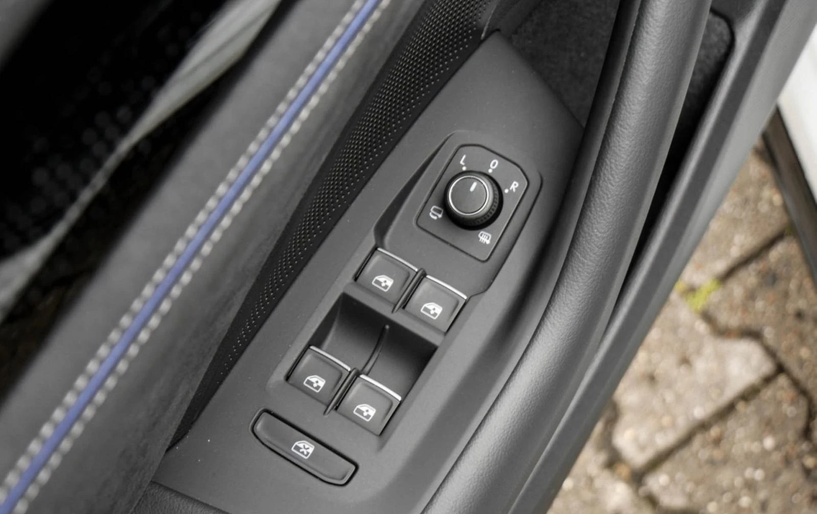 VW Passat 2.0TSI 4MOTION R-LINE HEADUP BLACKSTYLE MATRIX CAM - изображение 4