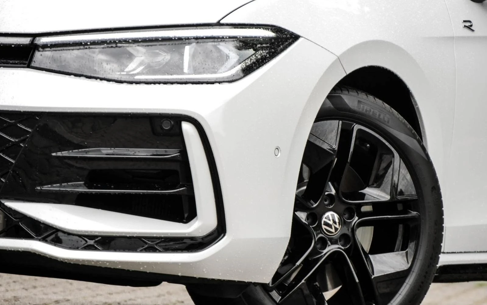 VW Passat 2.0TSI 4MOTION R-LINE HEADUP BLACKSTYLE MATRIX CAM - изображение 2