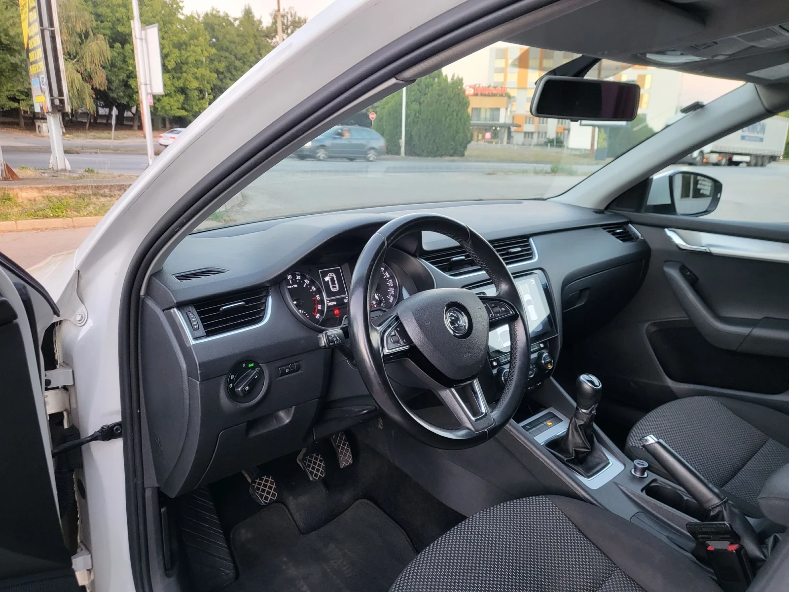 Skoda Octavia 1.6 TDI - изображение 9