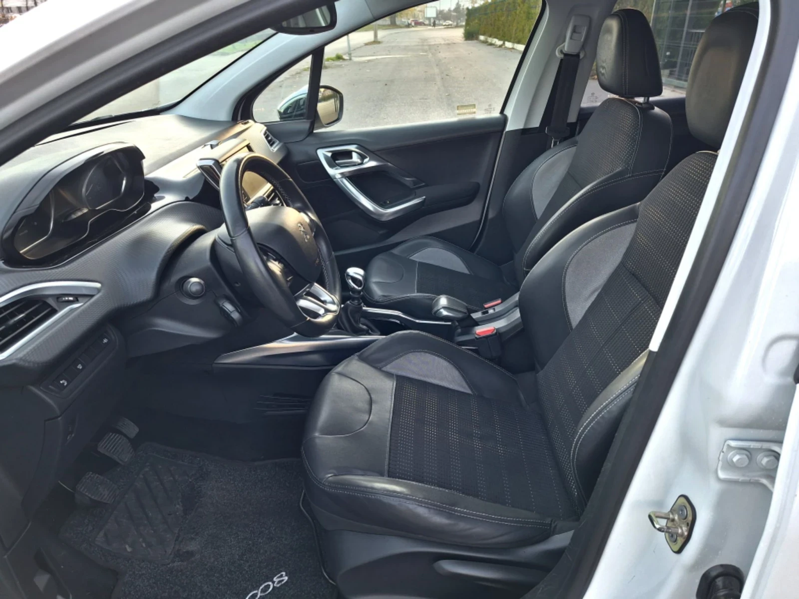 Peugeot 2008 1.6 eHDI 115к.с. Allure, снимка 8 - Автомобили и джипове - 52448771