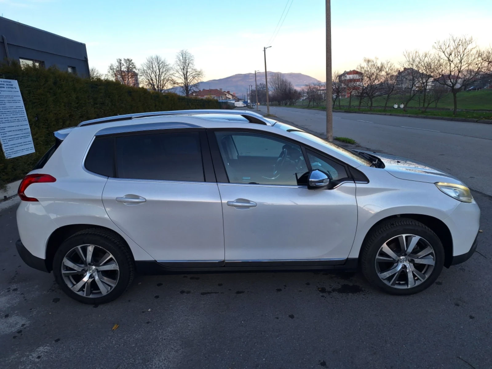 Peugeot 2008 1.6 eHDI 115к.с. Allure, снимка 4 - Автомобили и джипове - 52448771