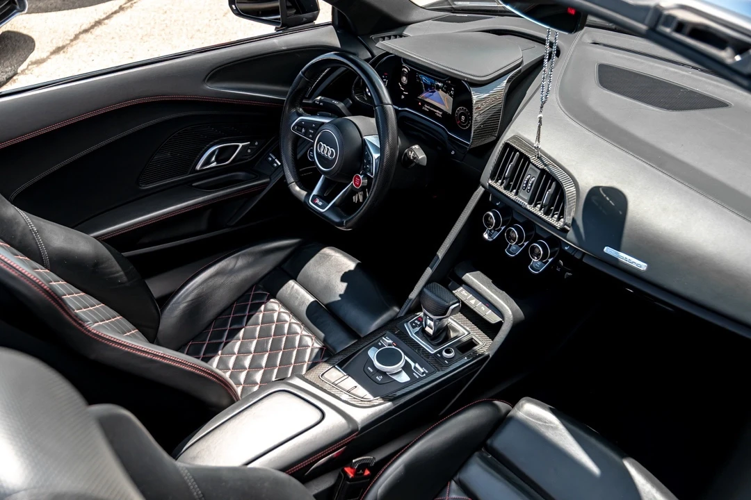 Audi R8 CARFAX* АВТОФИНАНСИРАНЕ* БЕЗ ПЪРВОНАЧАЛНА ВНОСКА*  - изображение 6