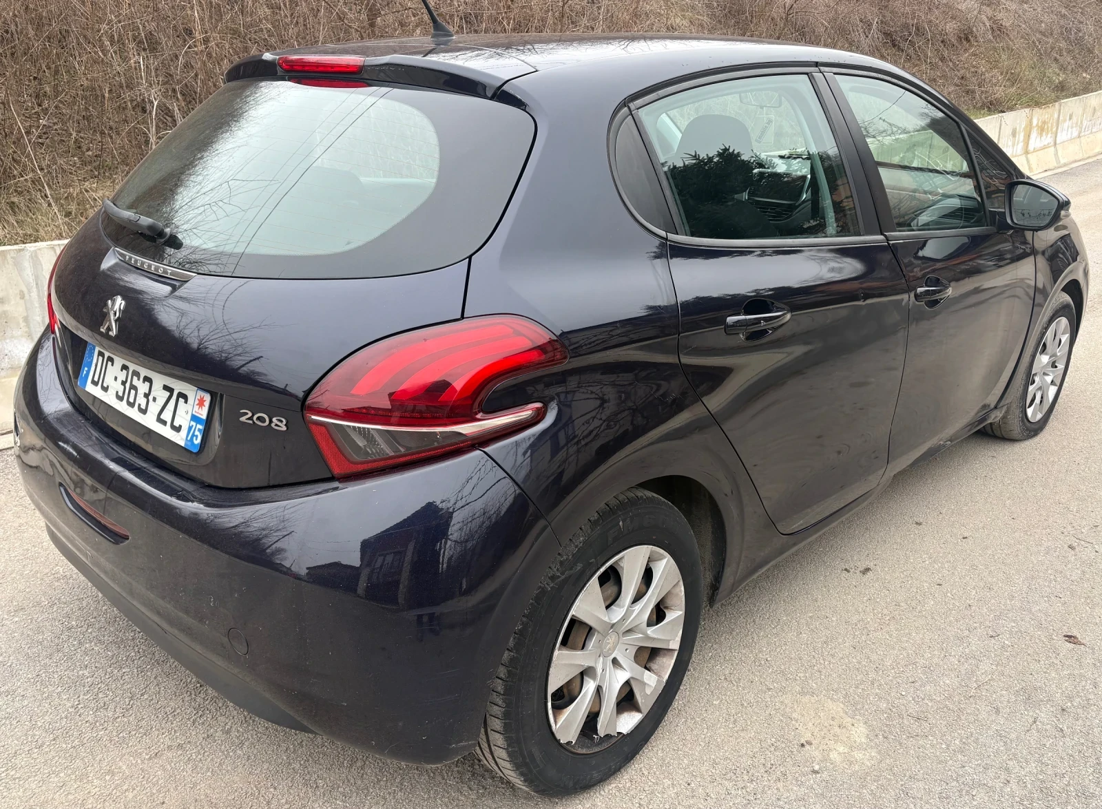 Peugeot 208 1.4 E-HDI AUTOMATIC - изображение 4
