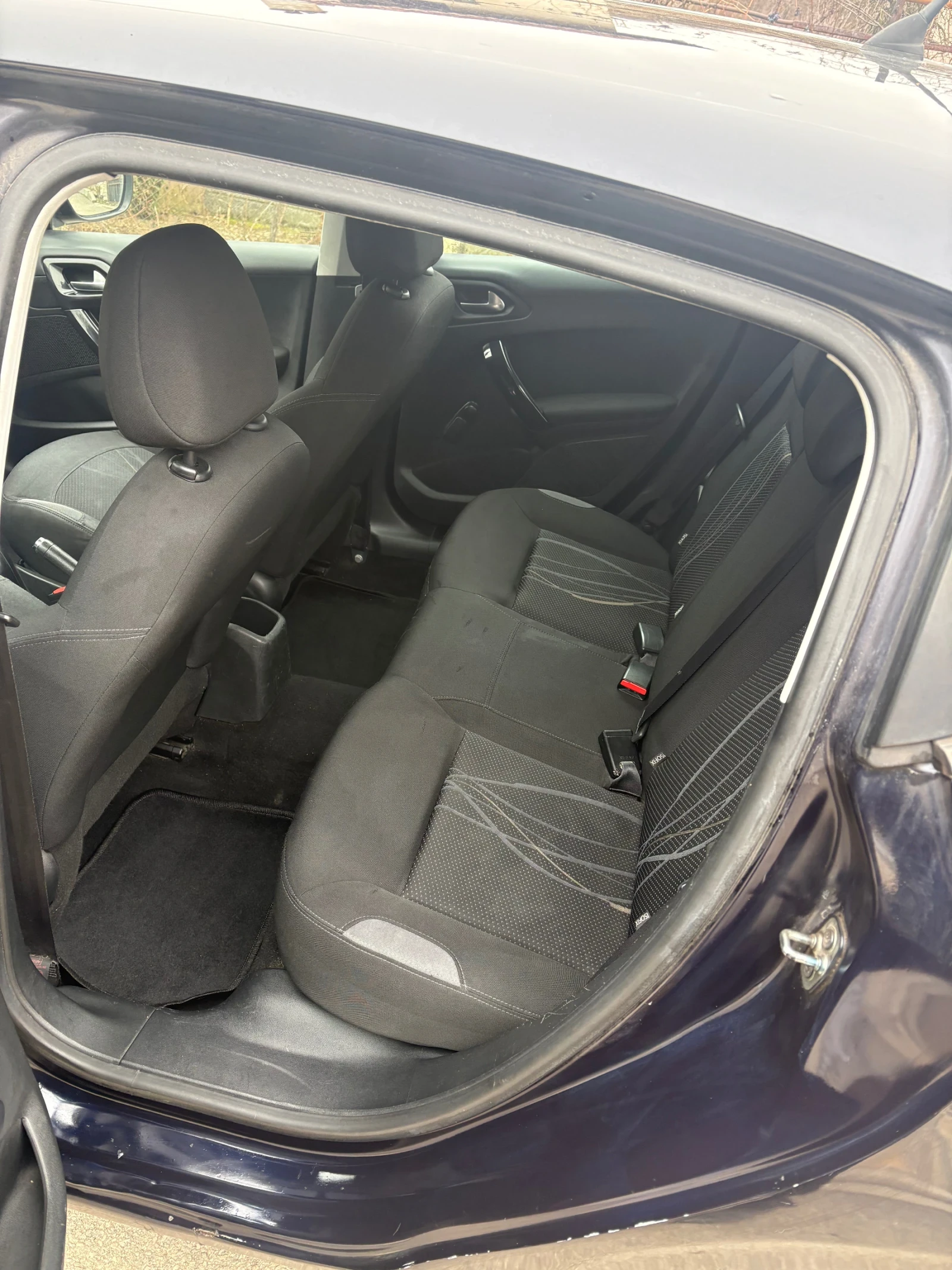 Peugeot 208 1.4 E-HDI AUTOMATIC - изображение 9