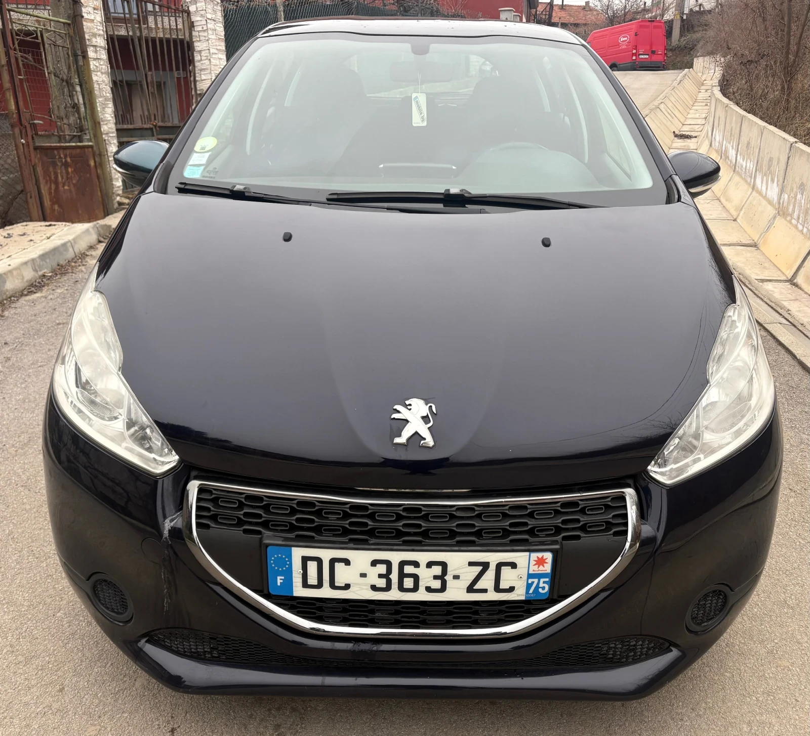 Peugeot 208 1.4 E-HDI AUTOMATIC - изображение 2