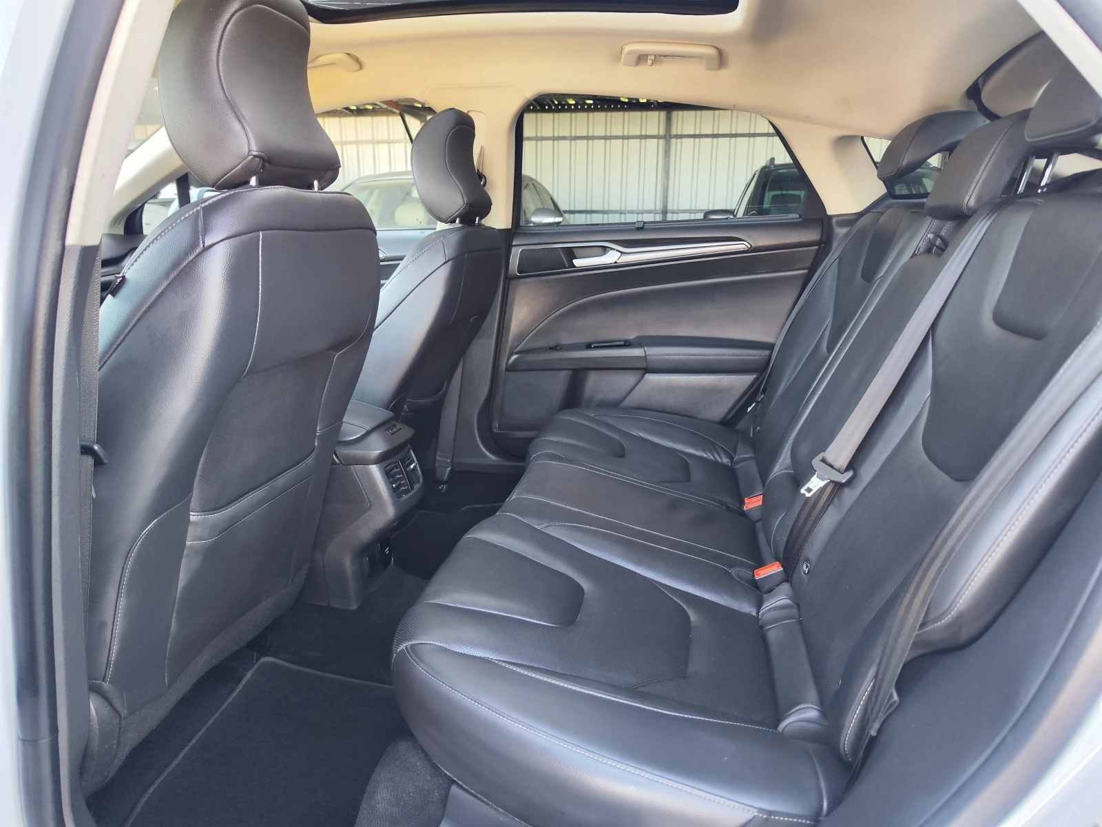 Ford Mondeo 2.0* PANORAMA* PODGREV* OBDUH* LINEASIS* DISTRONIC, снимка 6 - Автомобили и джипове - 54114343