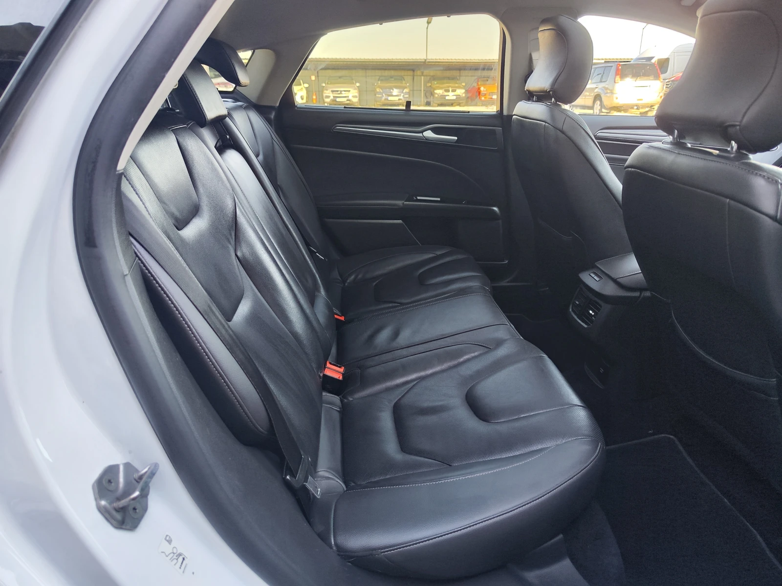 Ford Mondeo 2.0* PANORAMA* PODGREV* OBDUH* LINEASIS* DISTRONIC, снимка 7 - Автомобили и джипове - 54114343