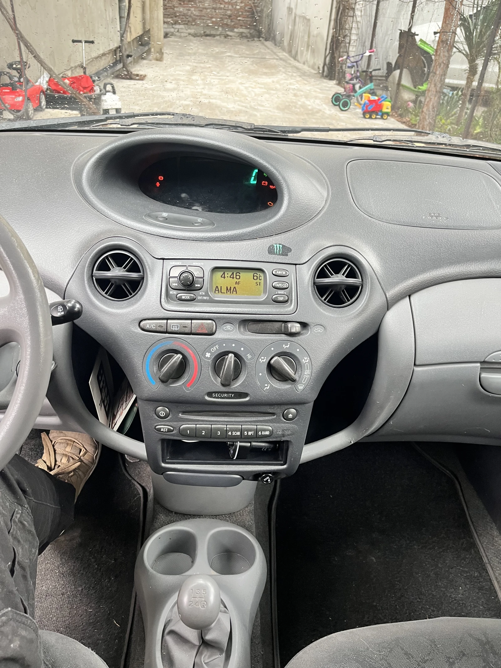 Toyota Yaris, снимка 12 - Автомобили и джипове - 54205004