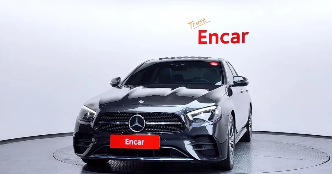 Mercedes-Benz E 220 4MATIC AMG Line, снимка 3 - Автомобили и джипове - 54395054