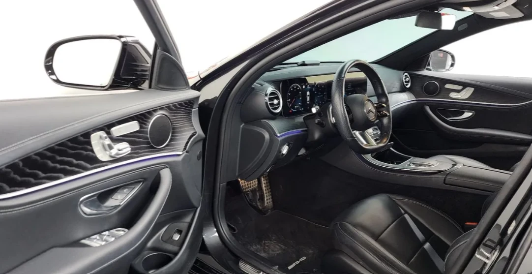 Mercedes-Benz E 220 4MATIC AMG Line, снимка 8 - Автомобили и джипове - 54395054