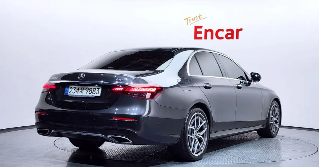 Mercedes-Benz E 220 4MATIC AMG Line, снимка 2 - Автомобили и джипове - 54395054