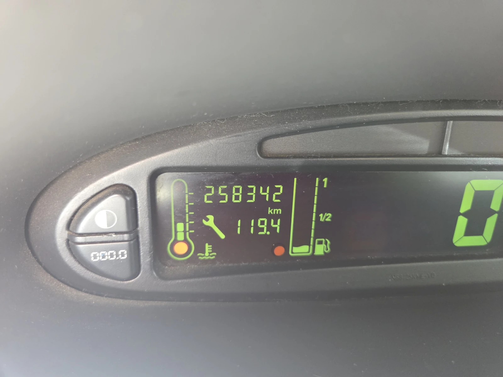 Citroen Xsara picasso 1.6i, снимка 10 - Автомобили и джипове - 55651174
