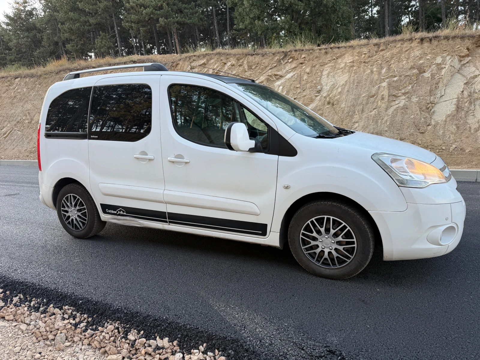 Citroen Berlingo 1.6HDI 90, снимка 3 - Автомобили и джипове - 55694500