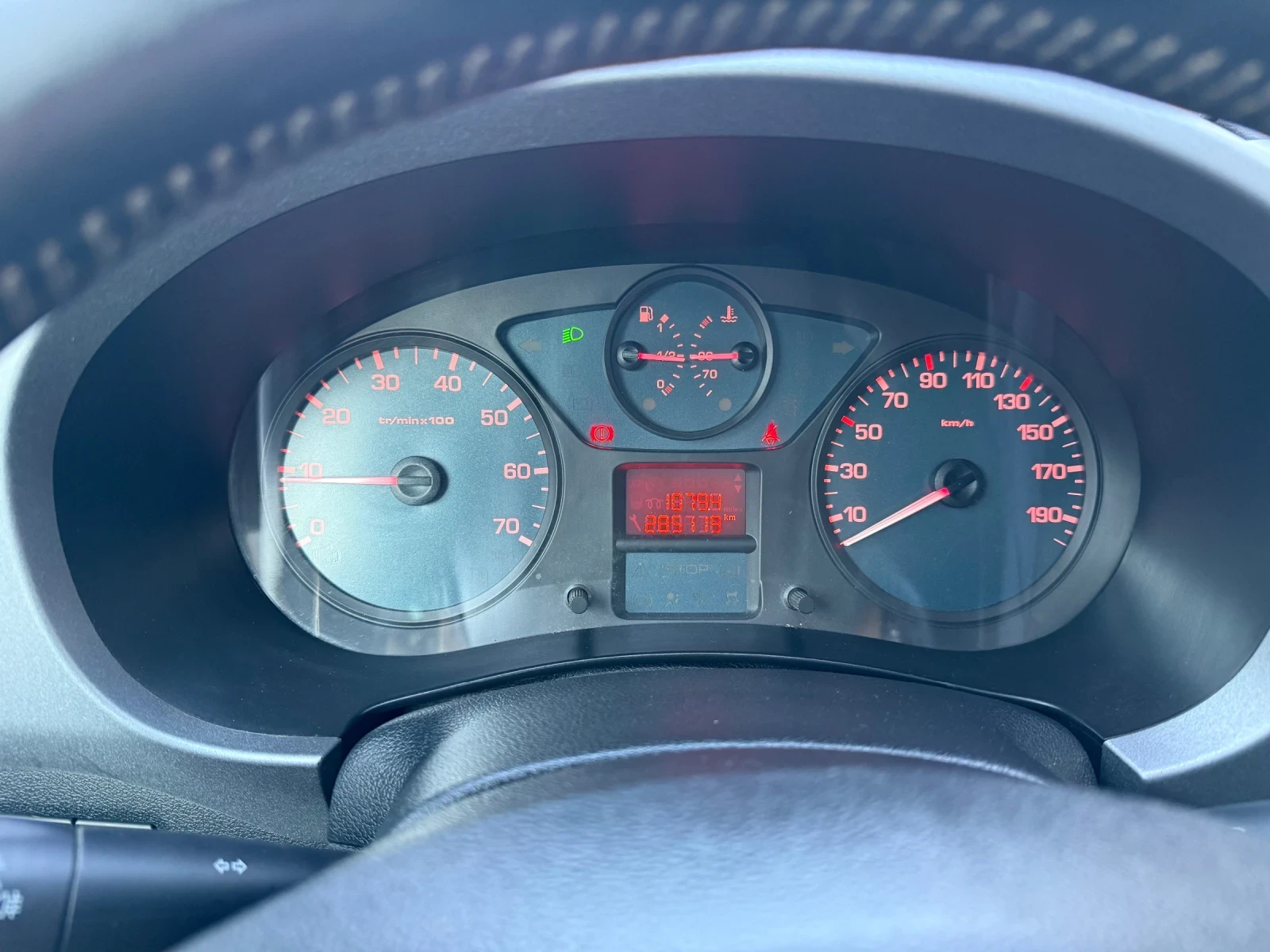 Citroen Berlingo 1.6HDI 90, снимка 12 - Автомобили и джипове - 55694500