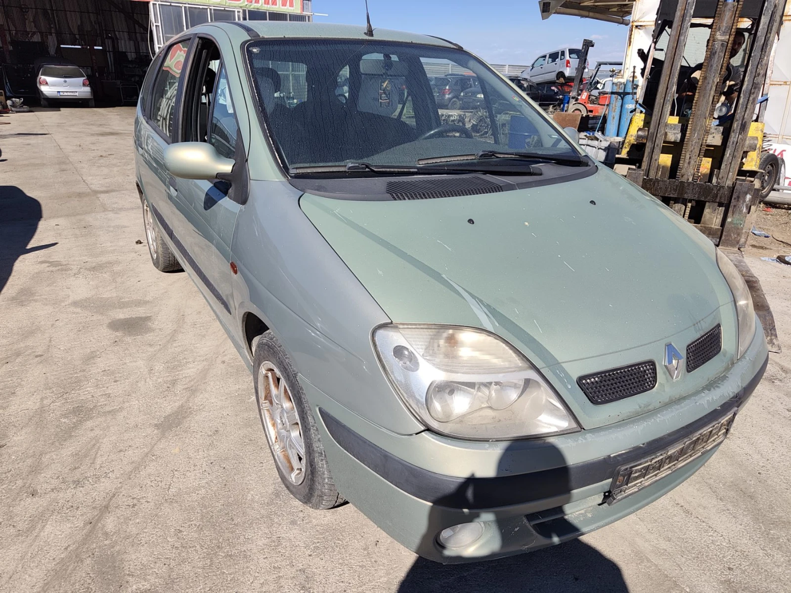 Renault Scenic 1.9DCI, снимка 2 - Автомобили и джипове - 56117353