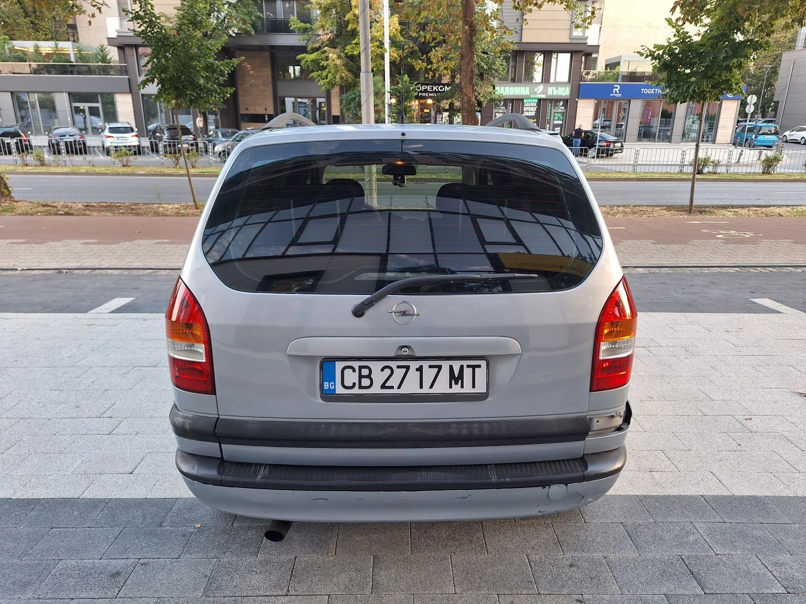Opel Zafira 1.6 бензин метан 7 места, снимка 4 - Автомобили и джипове - 56260327