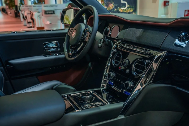 Rolls-Royce Cullinan, снимка 5 - Автомобили и джипове - 46993590