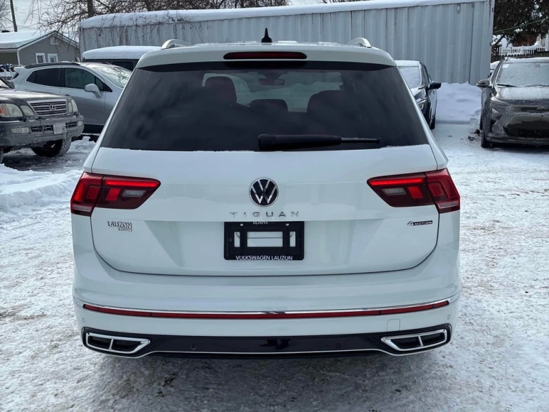 VW Tiguan * Highline R Line * CARFAX * ЦЕНА ДО БГ, снимка 4 - Автомобили и джипове - 53381431