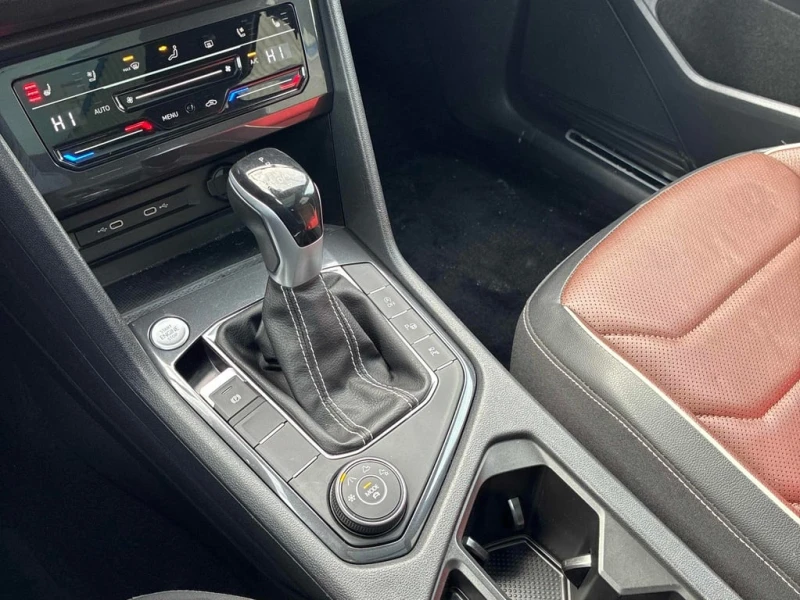 VW Tiguan * Highline R Line * CARFAX * ЦЕНА ДО БГ, снимка 11 - Автомобили и джипове - 53381431