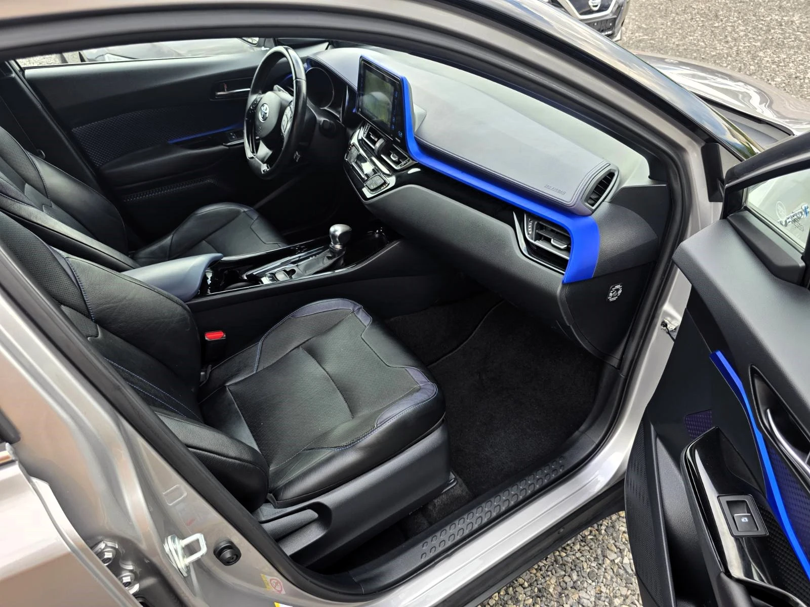 Toyota C-HR Hybrid/Full/Style* Bi-Tone, снимка 11 - Автомобили и джипове - 54864404
