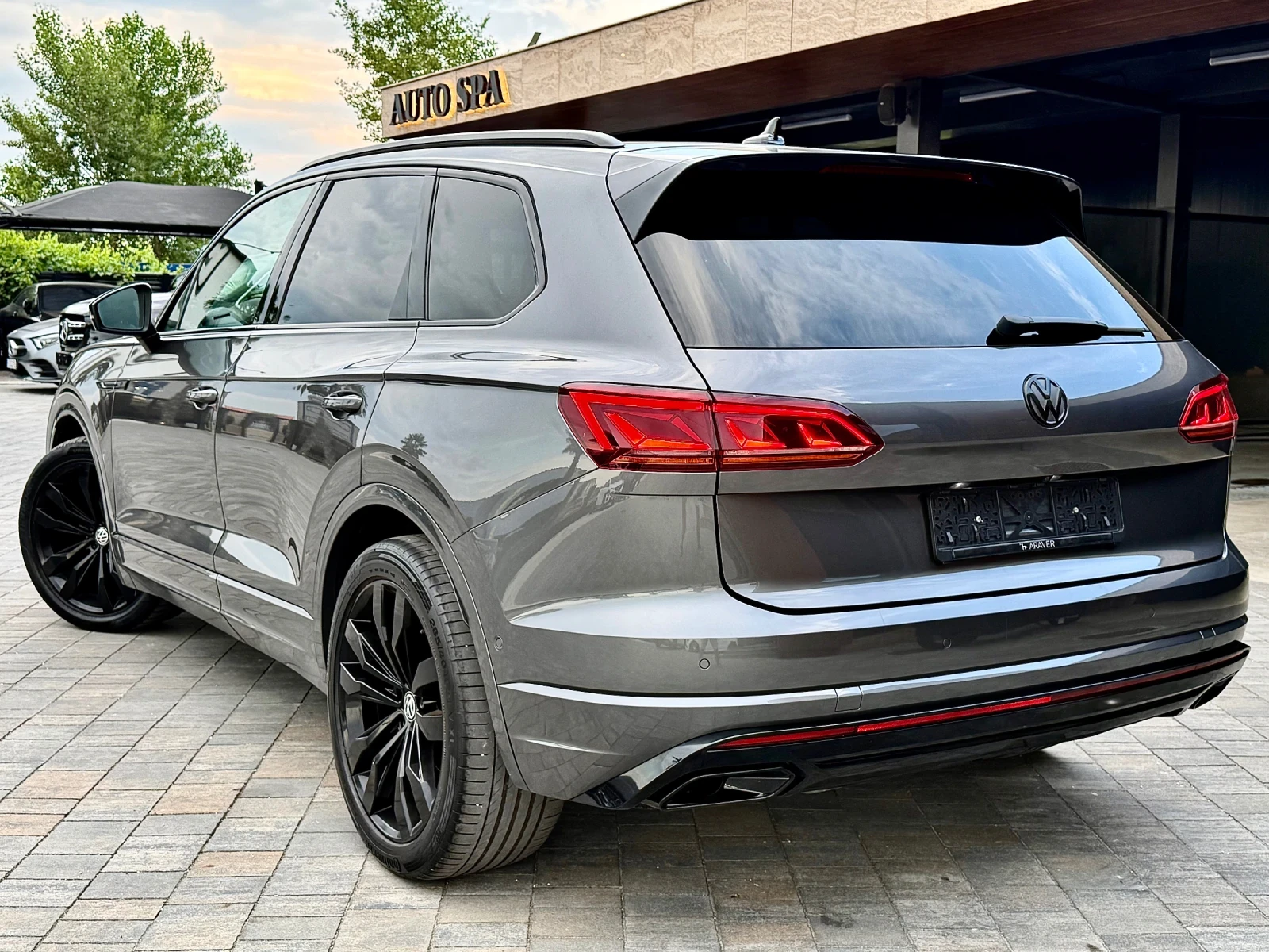 VW Touareg R-line #PANO#OBDUH#MASSAGE#Matrix#HUD#FULL MAX#, снимка 4 - Автомобили и джипове - 55335621