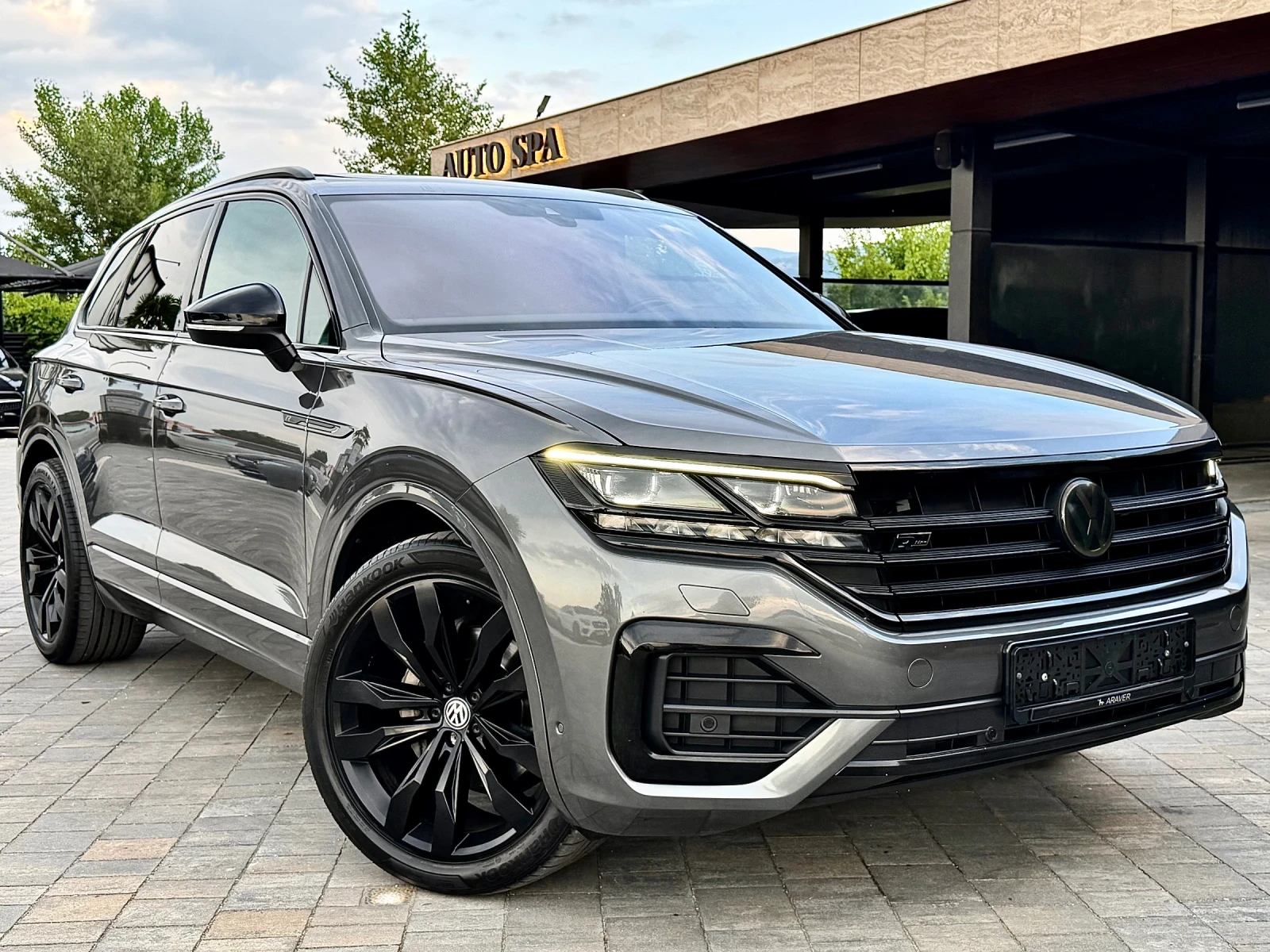 VW Touareg R-line #PANO#OBDUH#MASSAGE#Matrix#HUD#FULL MAX#, снимка 3 - Автомобили и джипове - 55335621