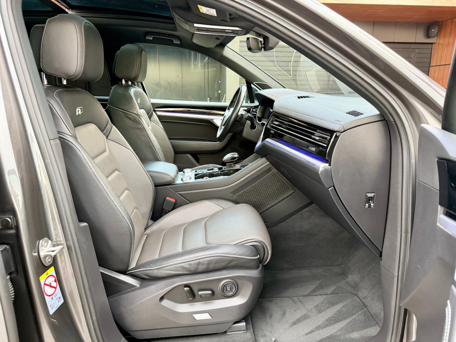 VW Touareg R-line #PANO#OBDUH#MASSAGE#Matrix#HUD#FULL MAX#, снимка 12 - Автомобили и джипове - 55335621