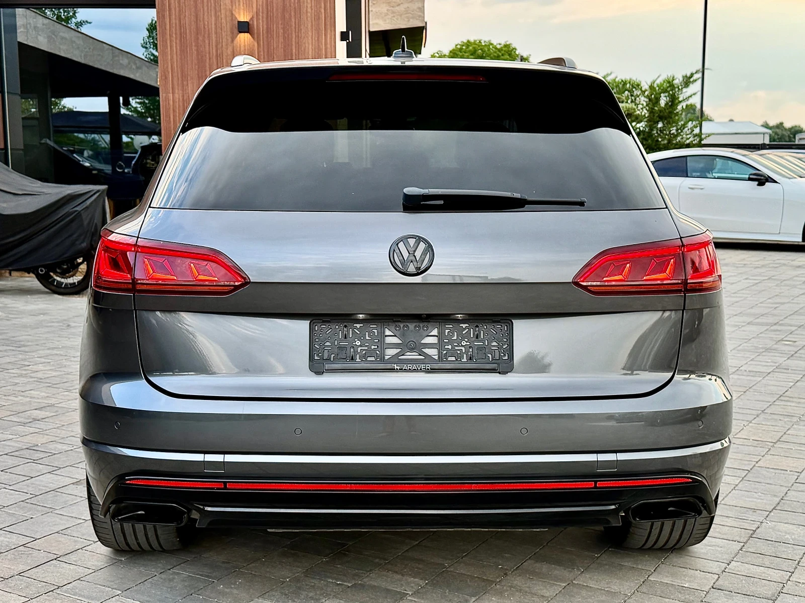 VW Touareg R-line #PANO#OBDUH#MASSAGE#Matrix#HUD#FULL MAX#, снимка 6 - Автомобили и джипове - 55335621