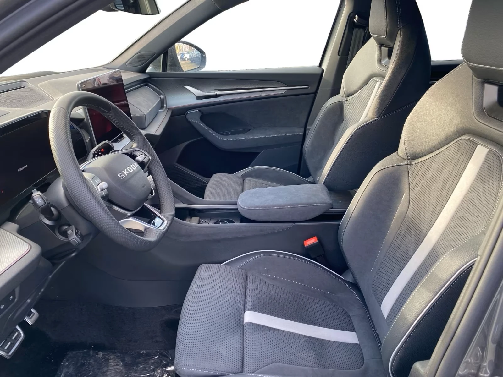 Skoda Kodiaq 6+ 1* SPORT-LINE* DISTR* HEAD-UP* PANO* KEYLESS* , снимка 5 - Автомобили и джипове - 55613679