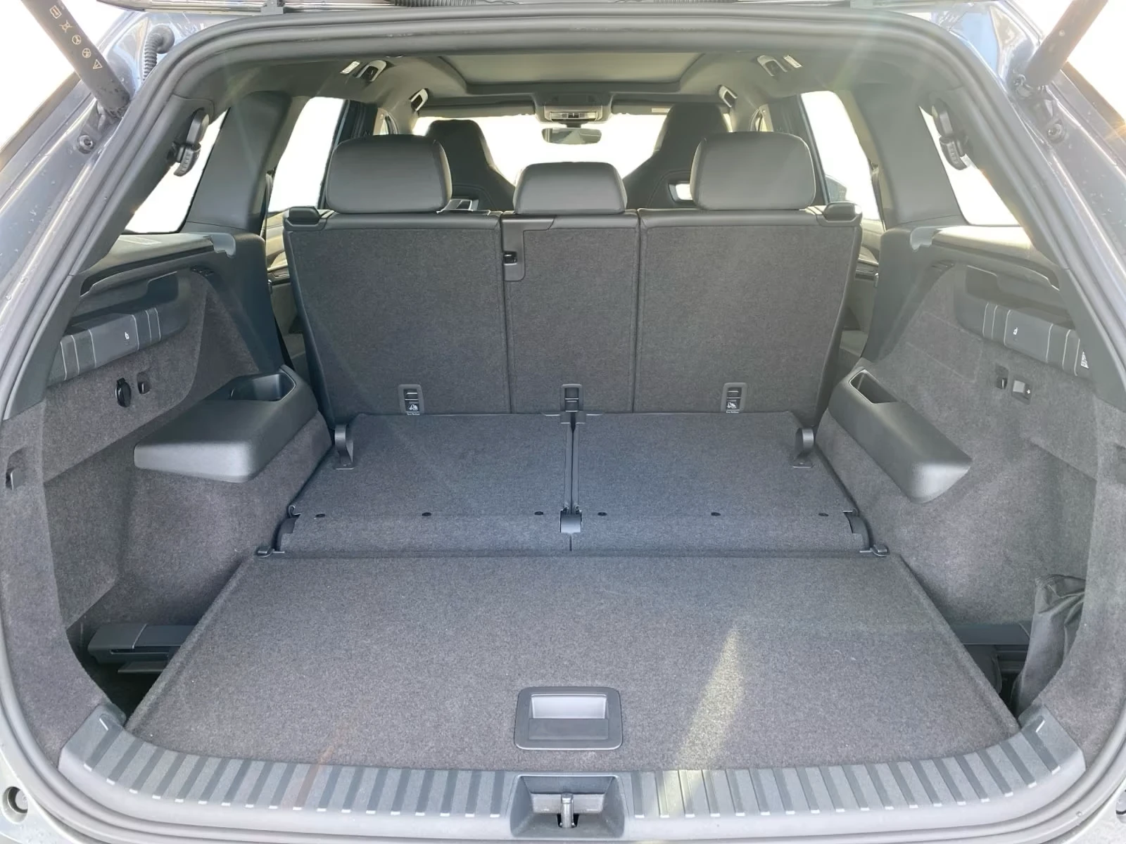 Skoda Kodiaq 6+ 1* SPORT-LINE* DISTR* HEAD-UP* PANO* KEYLESS* , снимка 10 - Автомобили и джипове - 55613679