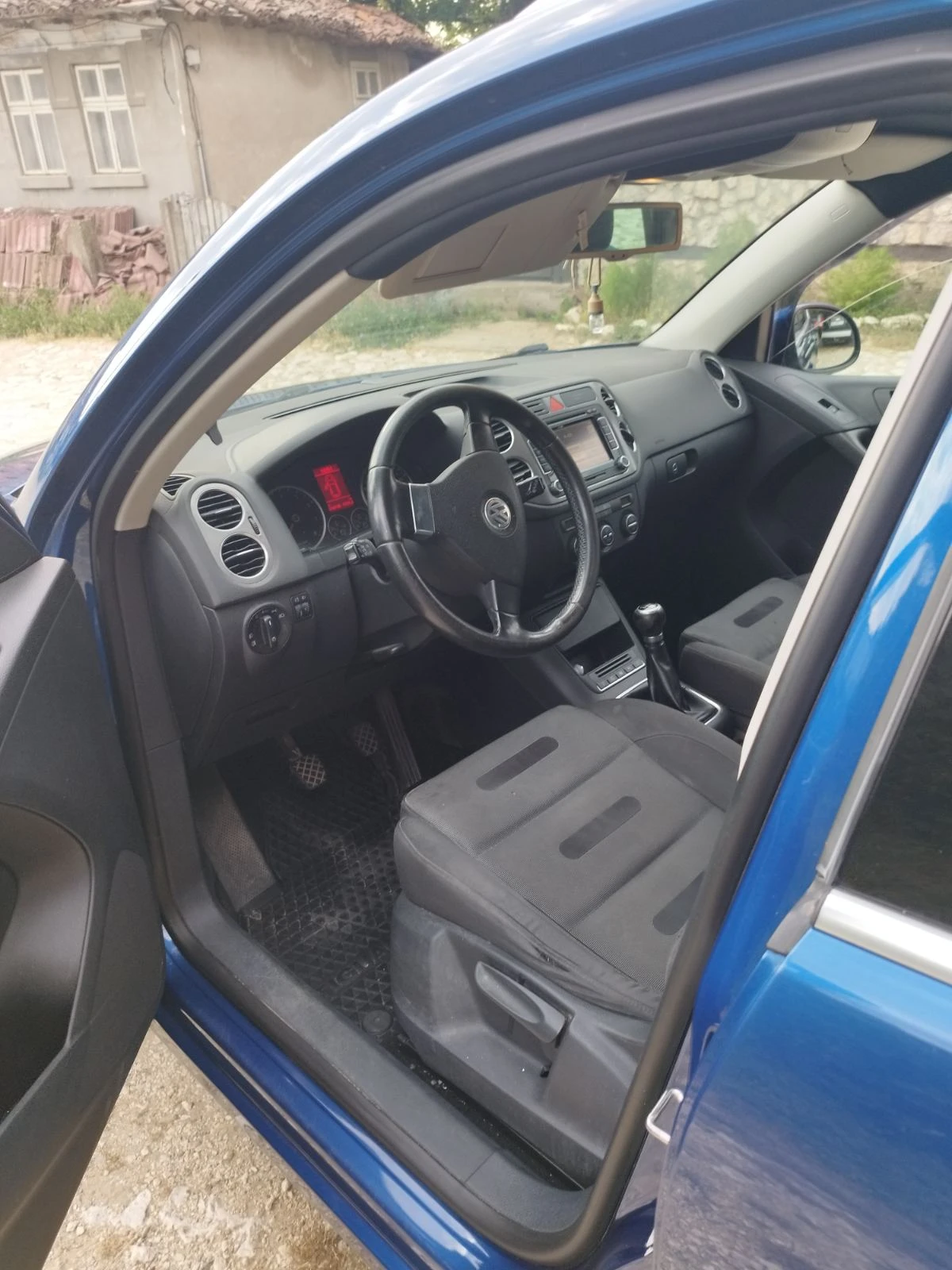 VW Tiguan, снимка 5 - Автомобили и джипове - 56585994