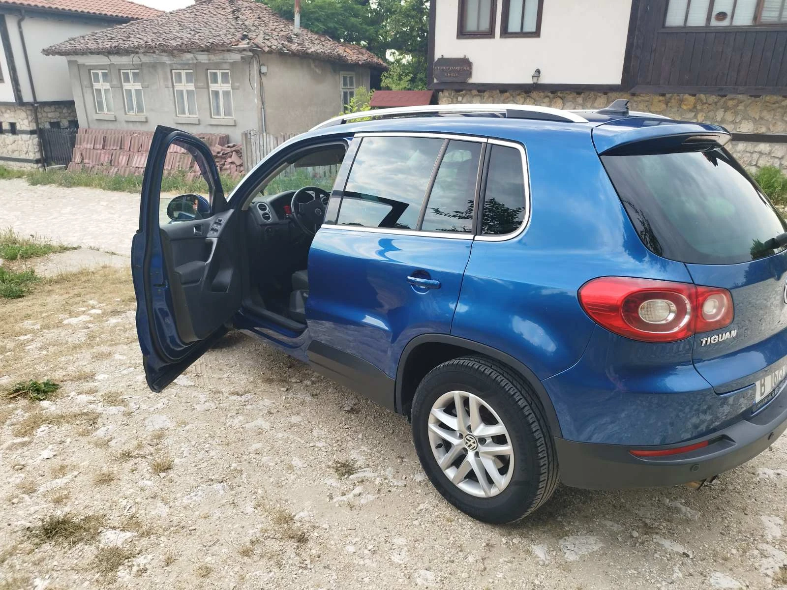 VW Tiguan, снимка 4 - Автомобили и джипове - 56585994