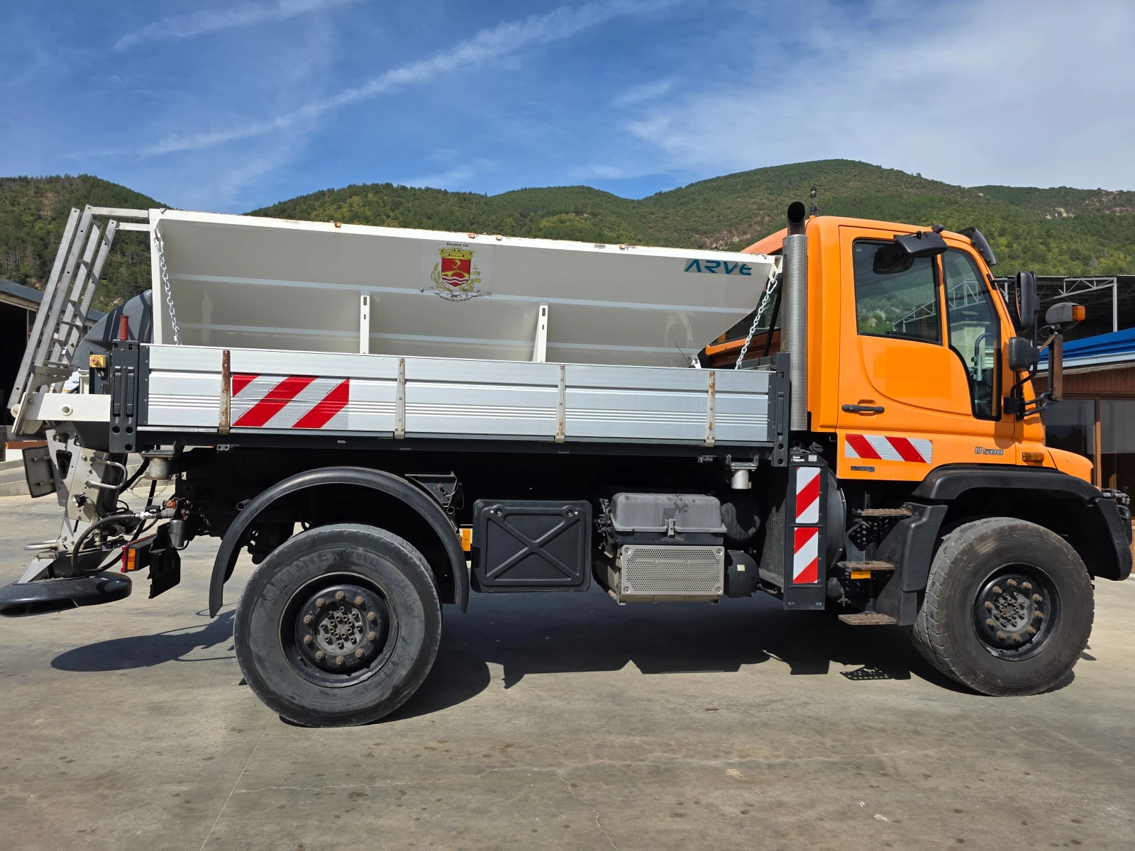 Mercedes-Benz UNIMOG U 500 L самосвал