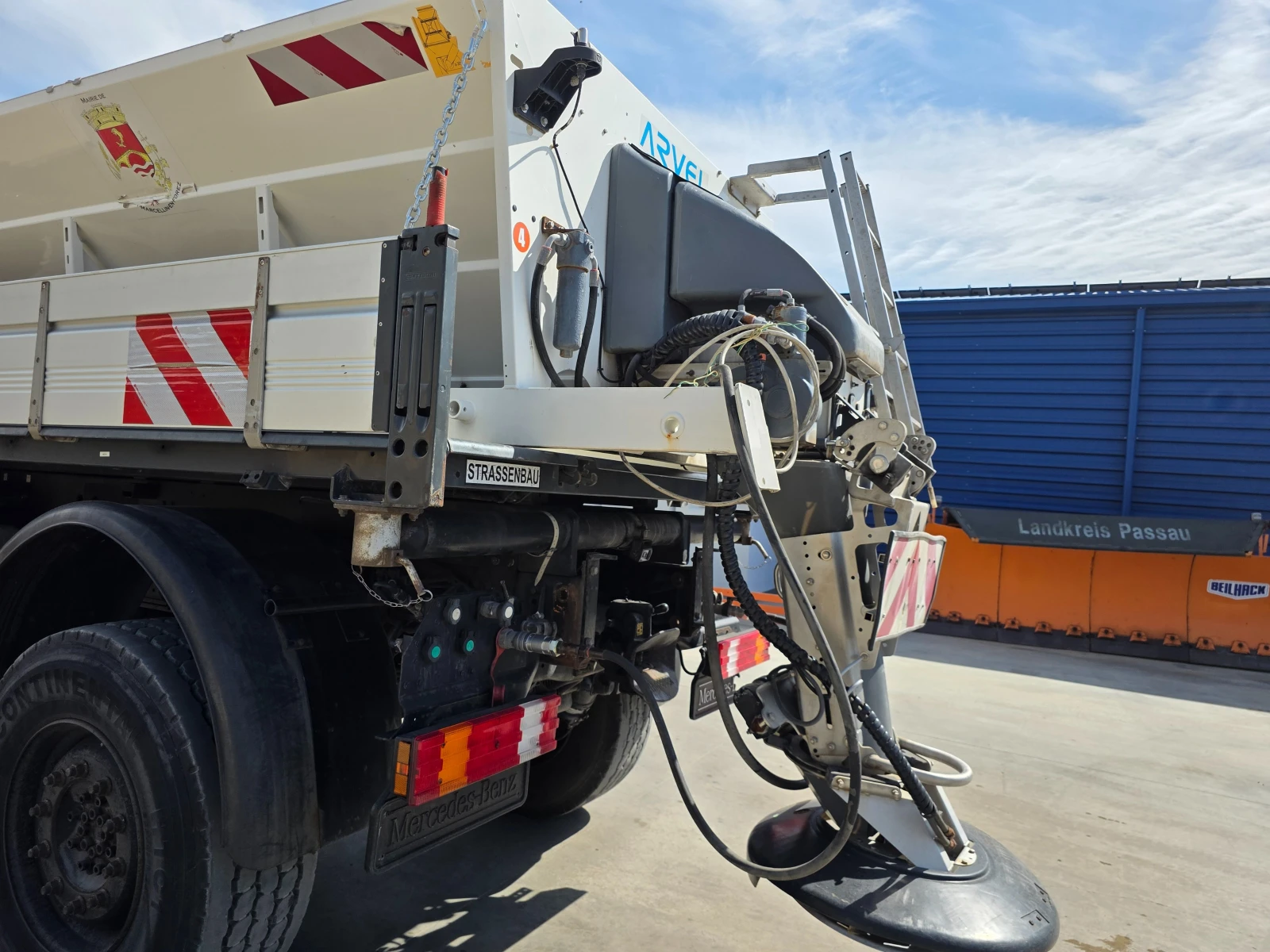 Mercedes-Benz UNIMOG U 500 L самосвал, снимка 6 - Камиони - 56223316