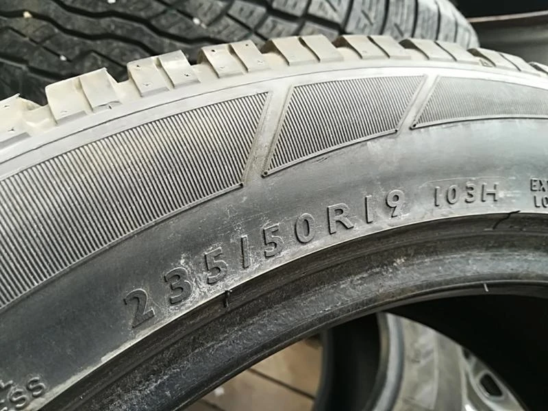 Гуми Зимни 235/50R19, снимка 6 - Гуми и джанти - 24574777