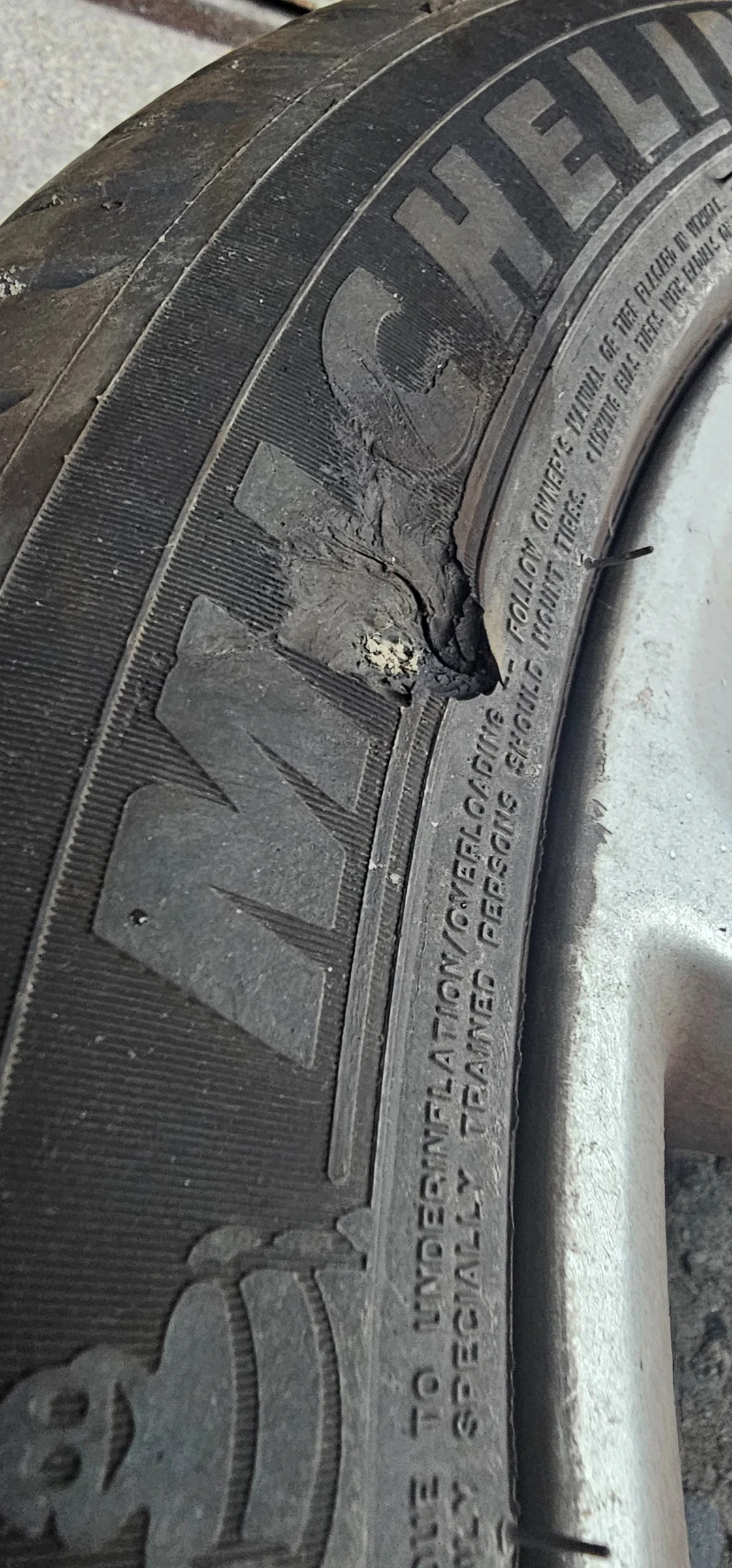 Гуми с джанти Michelin 205/50R17, снимка 4 - Гуми и джанти - 55599489