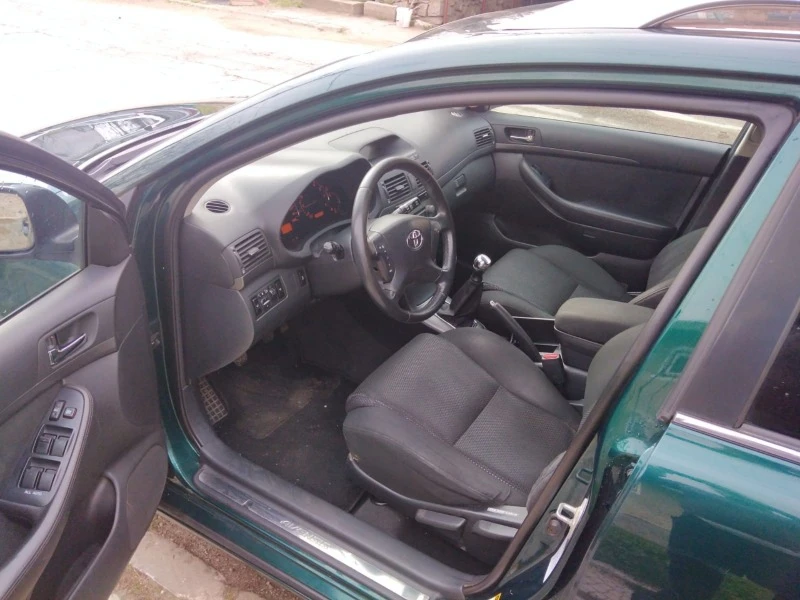 Toyota Avensis 1.8 VVTI, снимка 11 - Автомобили и джипове - 45083872