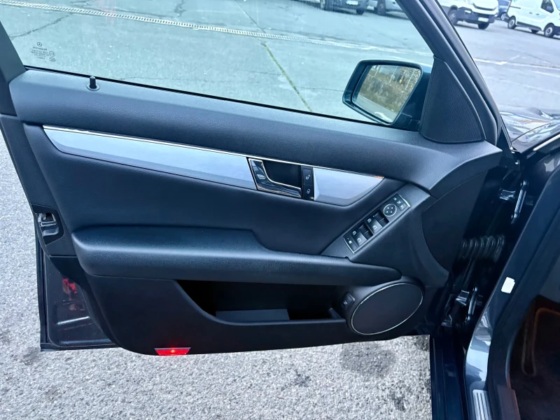 Mercedes-Benz C 220, снимка 12 - Автомобили и джипове - 52287501